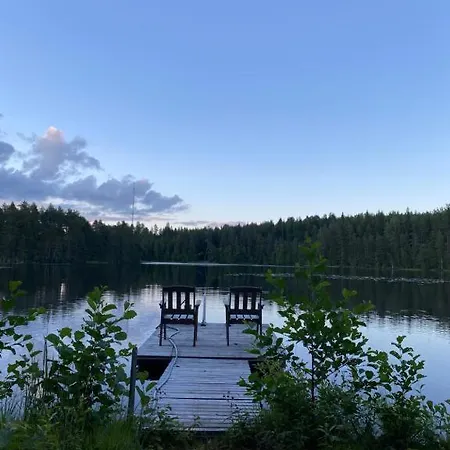 Moekki Jaerven Rannalla Maentymetsaessae